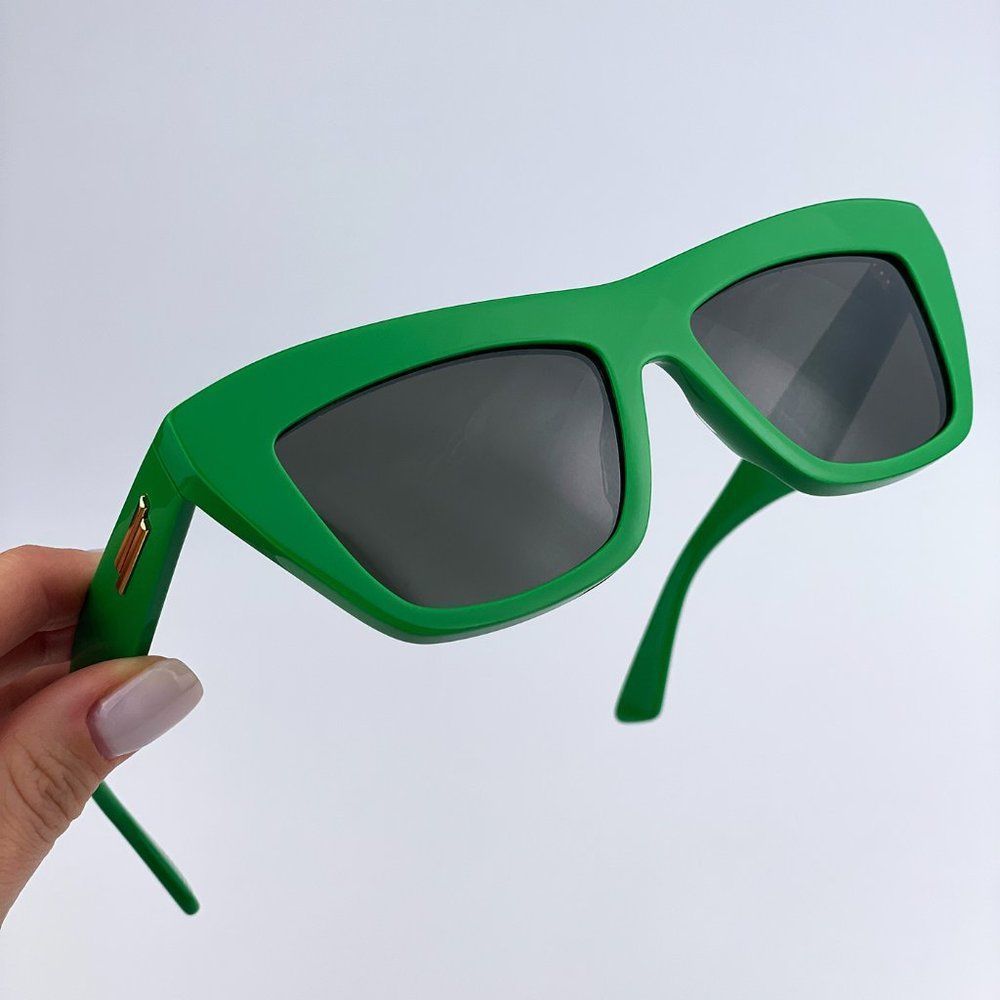 Bottega Veneta Bv1121s 005 Sunglasses Green Cat Eye Unisex